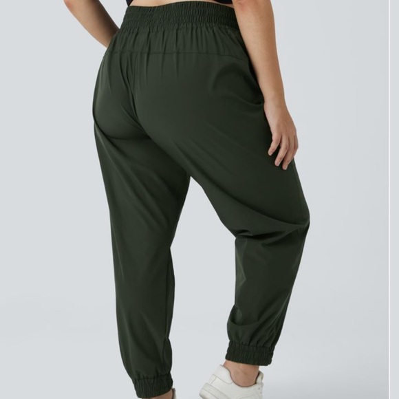 HALARA High Waisted Elastic Waistband Plus Size Hiking Joggers - Picture 3 of 4